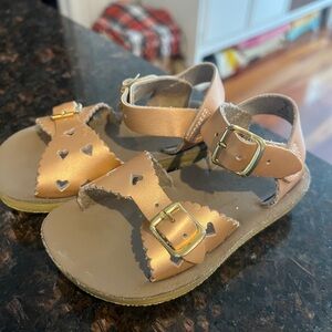 Salt Water Sandals by Hoy Sun-San Sweetheart toddler in rose gold size 6